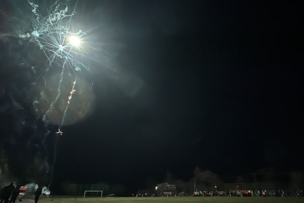 Ohňostrojem na hřišti jsme přivítali nový rok 2024