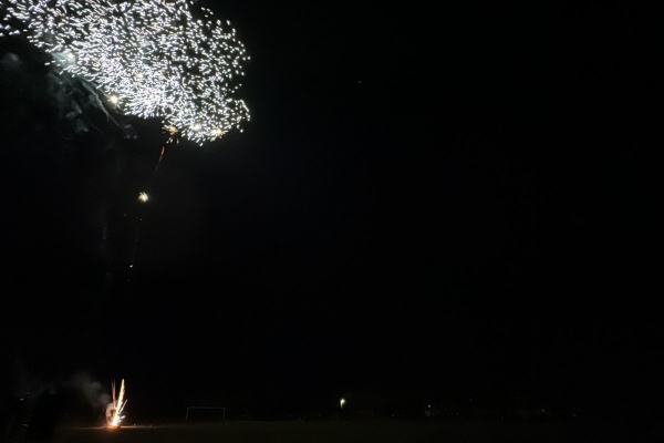 Ohňostrojem na hřišti jsme přivítali nový rok 2024