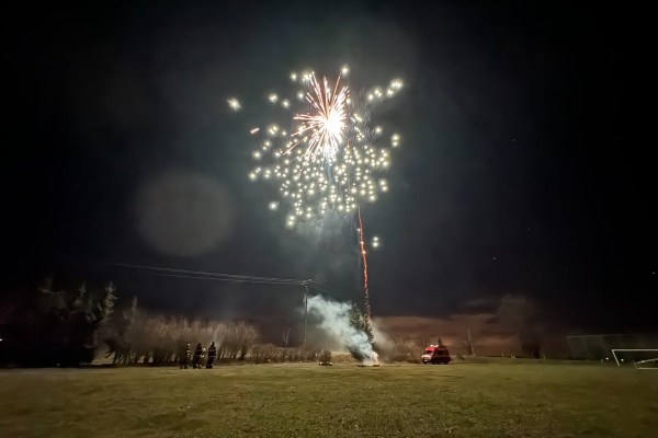 Ohňostrojem na hřišti jsme přivítali nový rok 2024