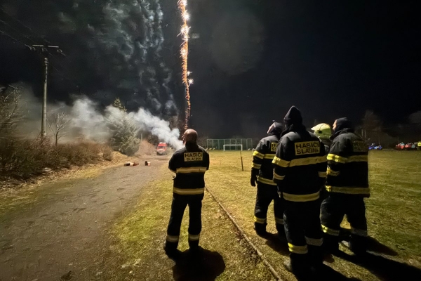 Ohňostrojem na hřišti jsme přivítali nový rok 2024