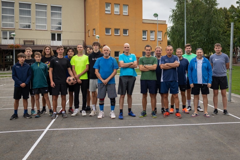 Napínavé souboje přinesl sobotní nohejbalový turnaj o pohár starosty obce