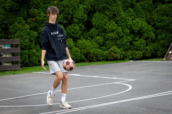 Napínavé souboje přinesl sobotní nohejbalový turnaj o pohár starosty obce