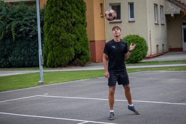 Napínavé souboje přinesl sobotní nohejbalový turnaj o pohár starosty obce