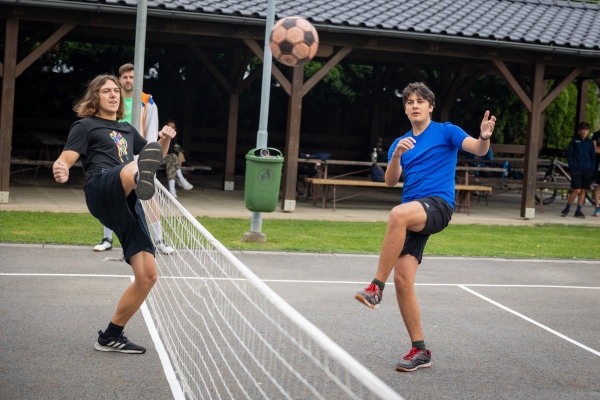 Napínavé souboje přinesl sobotní nohejbalový turnaj o pohár starosty obce