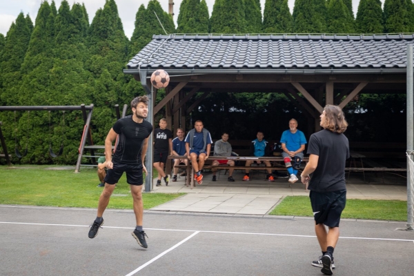 Napínavé souboje přinesl sobotní nohejbalový turnaj o pohár starosty obce