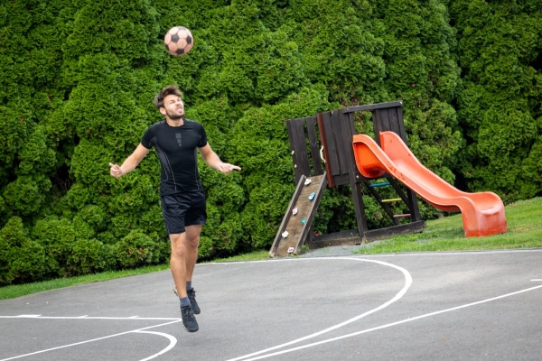 Napínavé souboje přinesl sobotní nohejbalový turnaj o pohár starosty obce