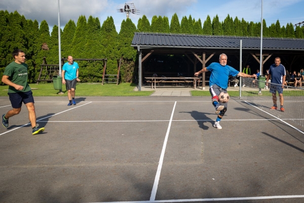 Napínavé souboje přinesl sobotní nohejbalový turnaj o pohár starosty obce