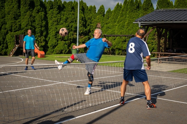 Napínavé souboje přinesl sobotní nohejbalový turnaj o pohár starosty obce