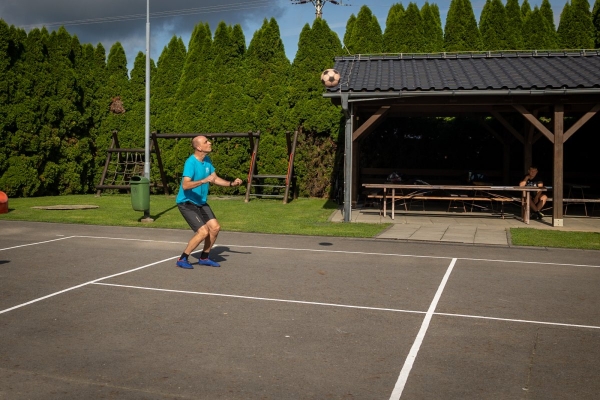 Napínavé souboje přinesl sobotní nohejbalový turnaj o pohár starosty obce