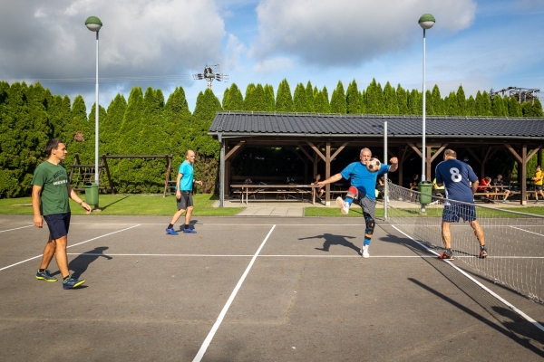 Napínavé souboje přinesl sobotní nohejbalový turnaj o pohár starosty obce