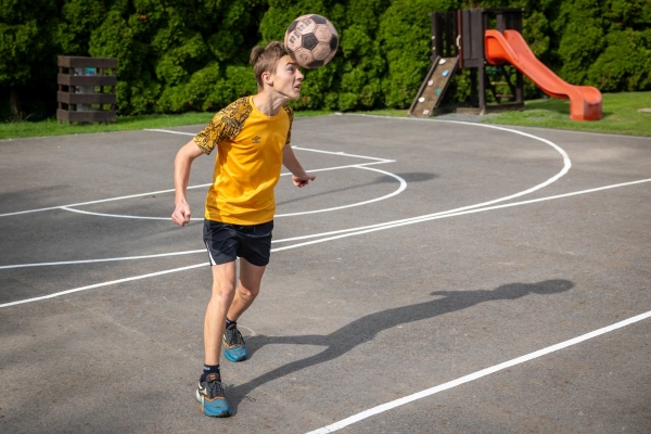 Napínavé souboje přinesl sobotní nohejbalový turnaj o pohár starosty obce