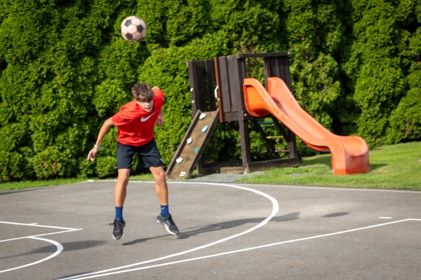 Napínavé souboje přinesl sobotní nohejbalový turnaj o pohár starosty obce