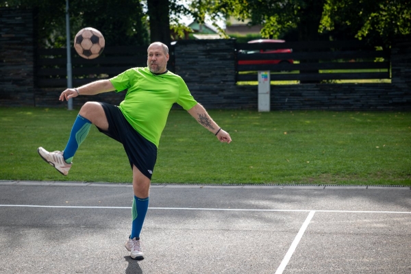 Napínavé souboje přinesl sobotní nohejbalový turnaj o pohár starosty obce