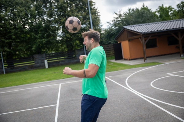 Napínavé souboje přinesl sobotní nohejbalový turnaj o pohár starosty obce