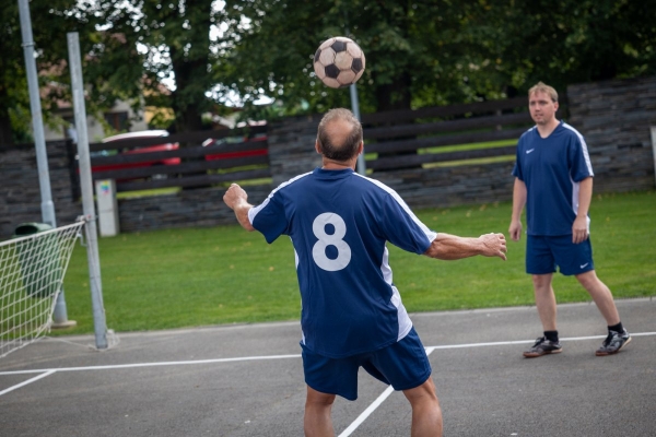 Napínavé souboje přinesl sobotní nohejbalový turnaj o pohár starosty obce