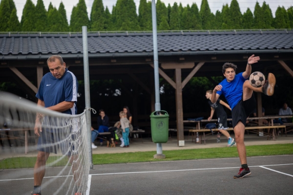 Napínavé souboje přinesl sobotní nohejbalový turnaj o pohár starosty obce