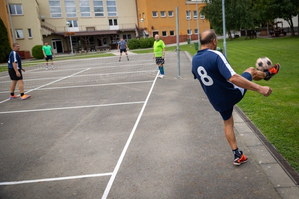 Napínavé souboje přinesl sobotní nohejbalový turnaj o pohár starosty obce