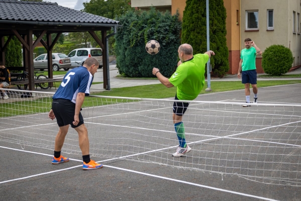 Napínavé souboje přinesl sobotní nohejbalový turnaj o pohár starosty obce
