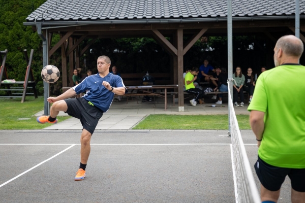 Napínavé souboje přinesl sobotní nohejbalový turnaj o pohár starosty obce