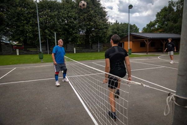 Napínavé souboje přinesl sobotní nohejbalový turnaj o pohár starosty obce