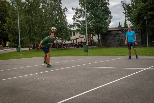 Napínavé souboje přinesl sobotní nohejbalový turnaj o pohár starosty obce