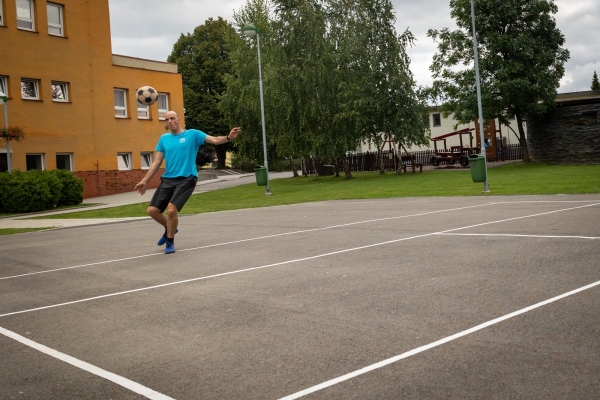 Napínavé souboje přinesl sobotní nohejbalový turnaj o pohár starosty obce