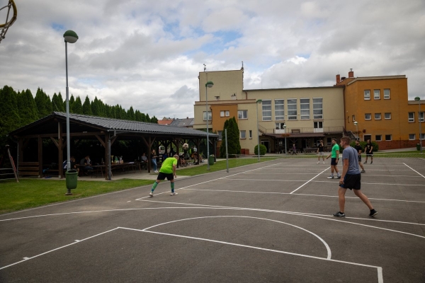 Napínavé souboje přinesl sobotní nohejbalový turnaj o pohár starosty obce