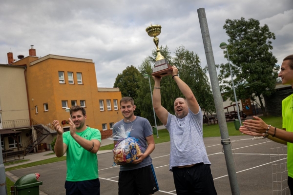 Napínavé souboje přinesl sobotní nohejbalový turnaj o pohár starosty obce