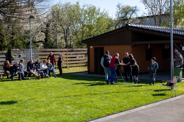 Poslední dubnový den patřil stavění máje u kulturního domu