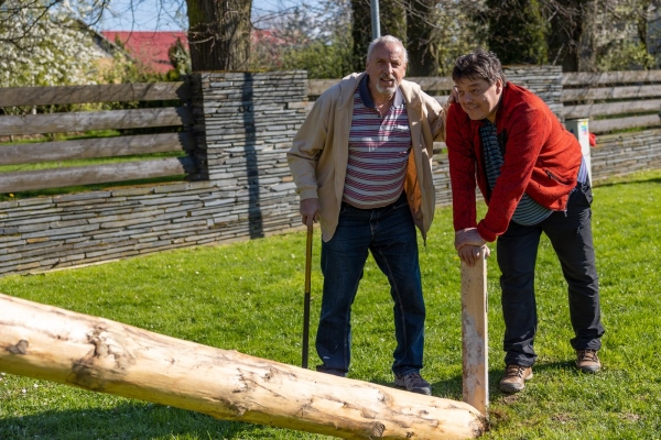 Poslední dubnový den patřil stavění máje u kulturního domu
