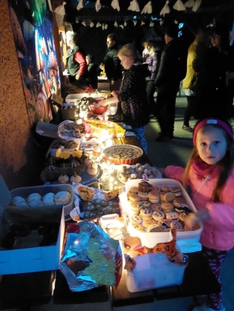 Tradiční dlabání dýní u kulturního domu oslavilo Haloween