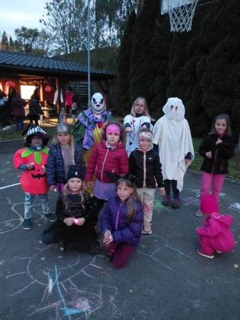Tradiční dlabání dýní u kulturního domu oslavilo Haloween