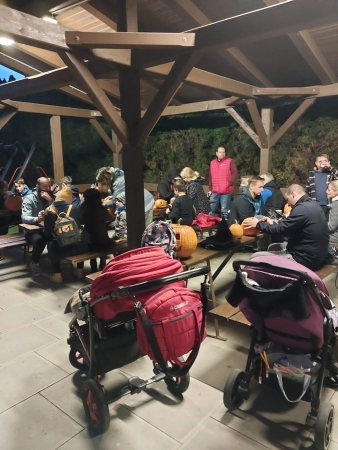 Tradiční dlabání dýní u kulturního domu oslavilo Haloween