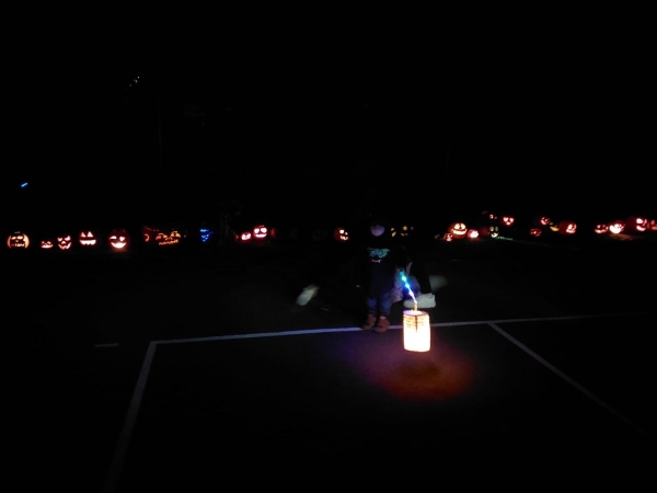 Tradiční dlabání dýní u kulturního domu oslavilo Haloween