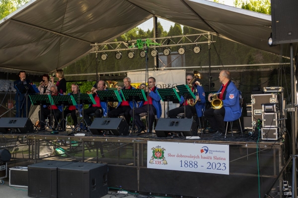 Kácení máje bylo spojeno s oslavami 135 let od založení místního hasičského sboru