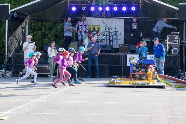 Kácení máje bylo spojeno s oslavami 135 let od založení místního hasičského sboru