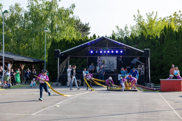 Kácení máje bylo spojeno s oslavami 135 let od založení místního hasičského sboru