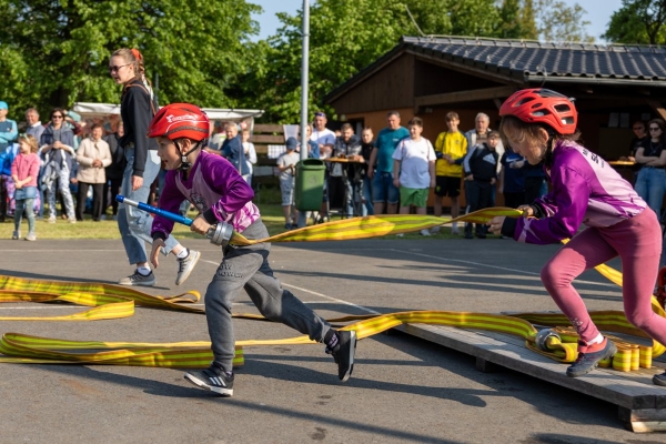Kácení máje bylo spojeno s oslavami 135 let od založení místního hasičského sboru