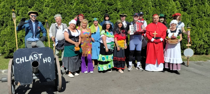 Po dvouleté přestávce jsme u kulturního domu veřejně pokáceli májku