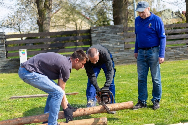 Po dvouleté pauze stojí za kulturním domem májka