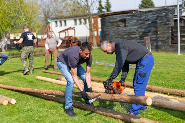 Po dvouleté pauze stojí za kulturním domem májka