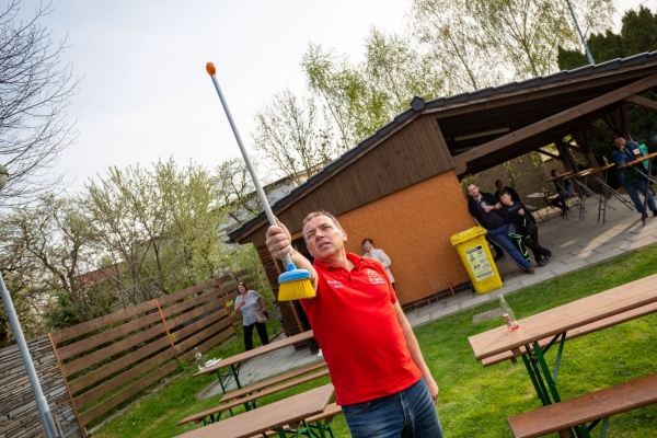 Po dvouleté pauze stojí za kulturním domem májka