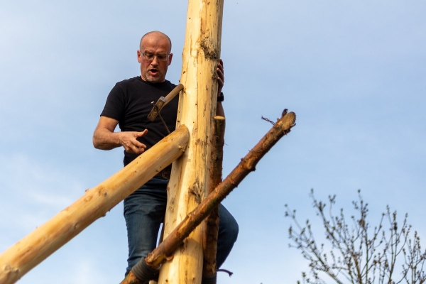 Po dvouleté pauze stojí za kulturním domem májka