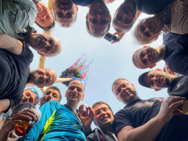 Po dvouleté pauze stojí za kulturním domem májka