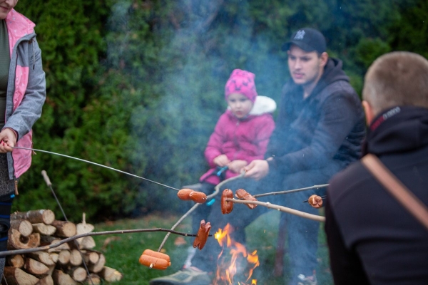 Haloweenské dlabání dýní bylo ukončeno lampionovým průvodem
