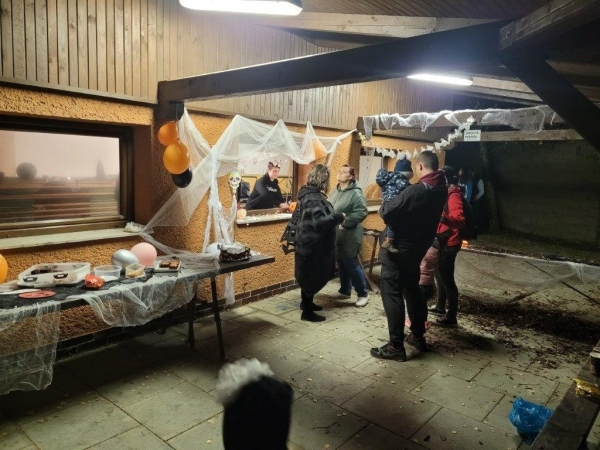 Tradiční dlabání dýní vyvrcholilo lampiónovým průvodem