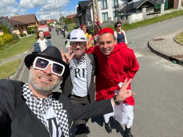 Po dvouleté přestávce jsme u kulturního domu veřejně pokáceli májku