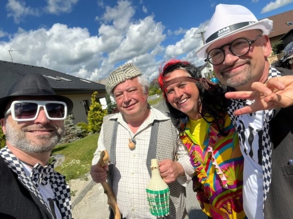 Po dvouleté přestávce jsme u kulturního domu veřejně pokáceli májku