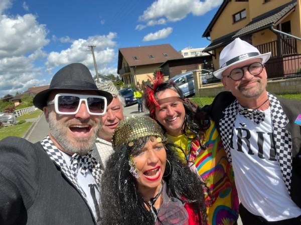 Po dvouleté přestávce jsme u kulturního domu veřejně pokáceli májku