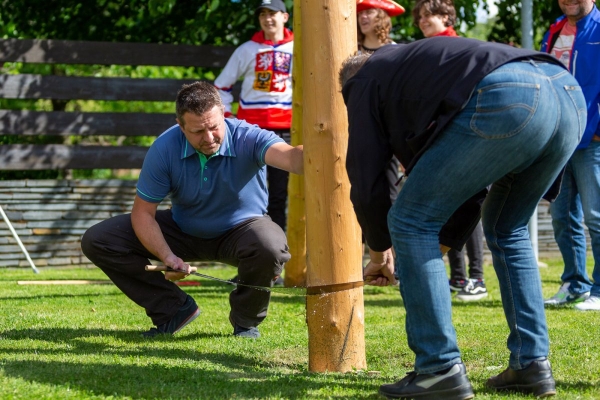 Po dvouleté přestávce jsme u kulturního domu veřejně pokáceli májku